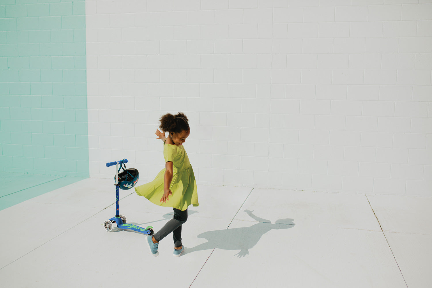 Mini Deluxe LED Scooter - Crystal Blue